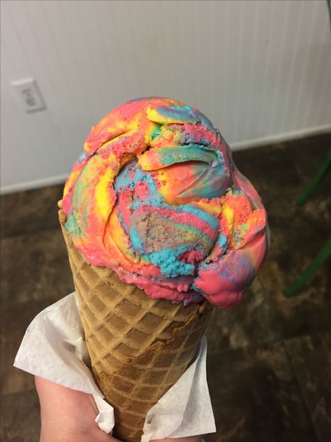 Rainbow Ice Cream Aesthetic, Rainbow Ice Cream, Colorful Ice Cream, Candy Drinks, Rainbow Sherbet, Yummy Ice Cream, Summer Ice Cream, Ice Cream Candy, Food Babe