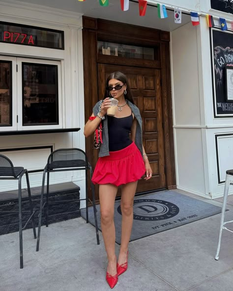 That me espresso ☕️ Cute Feminine Outfits Girly, Red Bubble Skirt Outfit, Ballon Skirt Outfit, Red Skirt Outfit Aesthetic, Red Skirt Outfit Ideas, Feminine Outfits Girly, Red Skirt Outfits, Cute Feminine Outfits, Skirt Outfits Aesthetic