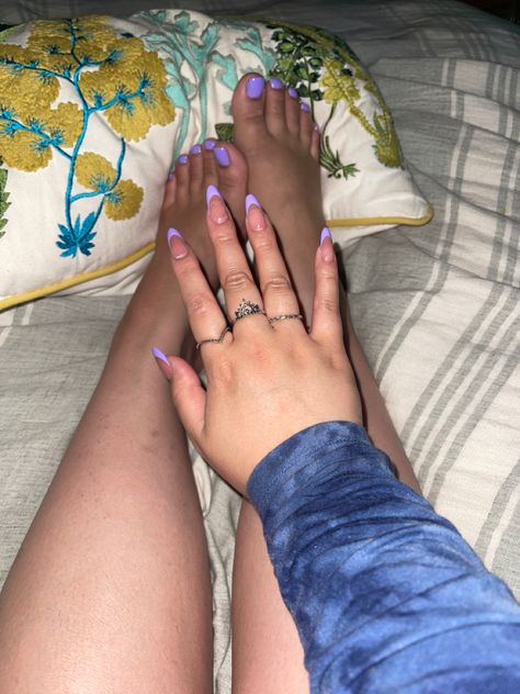 Pedicure Matching Nails, Simple Nails That Match Everything, Matching French Manicure And Pedicure, Acrylic Mani Pedi Combos, Purple Toe Nails Ideas, Gel Mani Pedi Combos, French Tip Lilac, Light Purple Toe Nails, Lilac Toe Nails