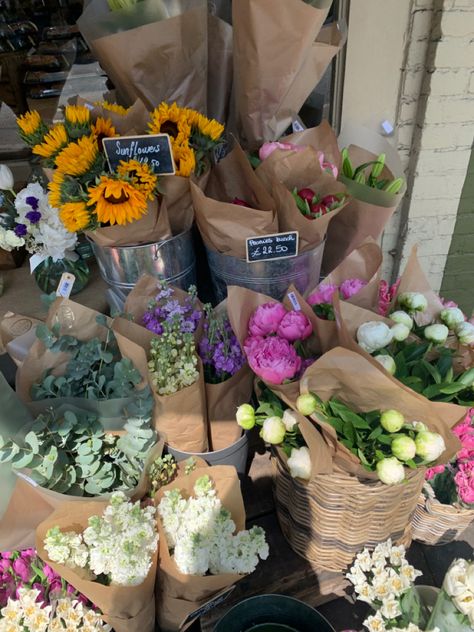 Florist flowers market putney parsons green london peonies Flowers Market, Parsons Green, Peonies, Florist, Mood Board, London, Flowers, Green