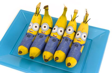 Minion Bananas Minion Party Food, Minion Food, Banana Minion, Minion Cupcake, Minion Craft, Diy Minions, Minion Theme, Fruits Decoration, Minion Banana