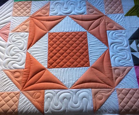 Block Quilting Designs, Longarm Quilting Tutorials, Missouri Star Quilt Company Tutorials, Colchas Quilting, Quilting Stitch Patterns, Patchwork Quilting Designs, Charm Pack Quilts, Free Motion Designs, Free Motion Quilting Patterns