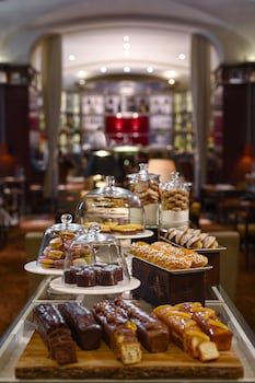 Breakfast Buffet Design, Buffet Luxury, Pastries Buffet, Breakfast Buffet Table, Eid Breakfast, Breakfast Shot, Hotel Breakfast Buffet, Breakfast Catering, Buffet Dessert