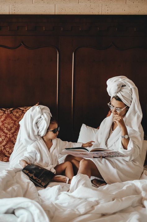 Mommy Daughter Dates, Mom Daughter Photos, Mommy Daughter Photoshoot, Daughter Photo Ideas, Mommy And Me Photo Shoot, Morning Photo, Single Mum, Moms Goals, Like Mother Like Daughter