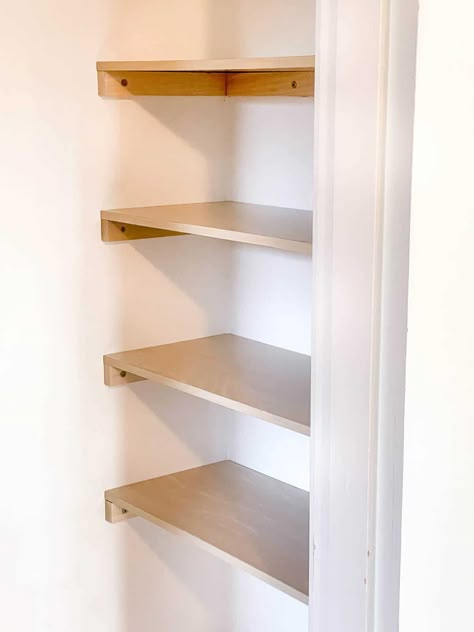 Reclaim that space in the side of your closet! These DIY closet shelves are super easy to make with just a couple of tools! Get your closet organized and get more storage space in that awkward side of your closet! Diy Lavanderia, Diy Closet Shelves, Closet Built Ins, Closet Organized, Framing Construction, Simple Closet, Storage Cupboard, Closet Renovation, Closet Organization Diy