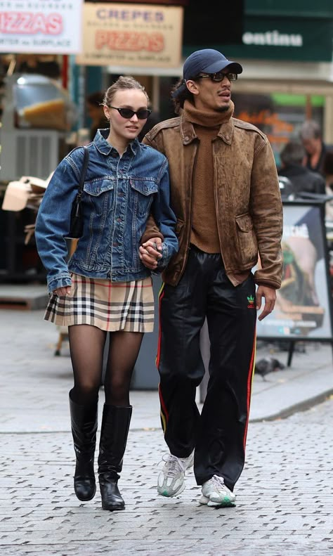 Burberry Street Style, Denim Skirt With Boots, Plaid Pleated Skirt Outfit, Lily Rose Depp Outfits, Lily Rose Depp Style, Burberry Skirt, Mini Pleated Skirt, Stockings Outfit, Plaid Outfits