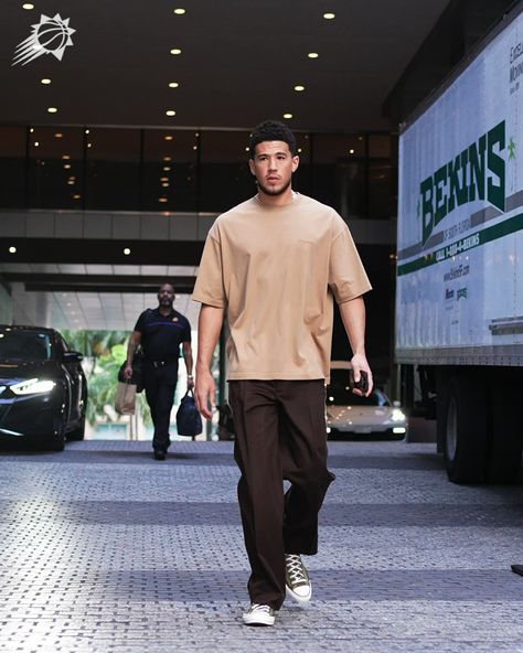 Devin Booker Converse, Devin Booker Fits, Devin Booker Style, Nba Outfits Men, Dbook Fits, Booker Outfits, Devin Booker Outfits, Nba Fits, Young Mens Fashion