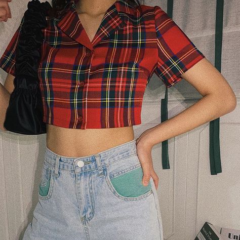 Vintage Hong Kong, Chloe Ting, Plaid Shirt Outfits, Style College, Egirl Outfits, Elegant Outfit Classy, Plaid Crop Top, Hong Kong Style, Trendy Fashion Outfits