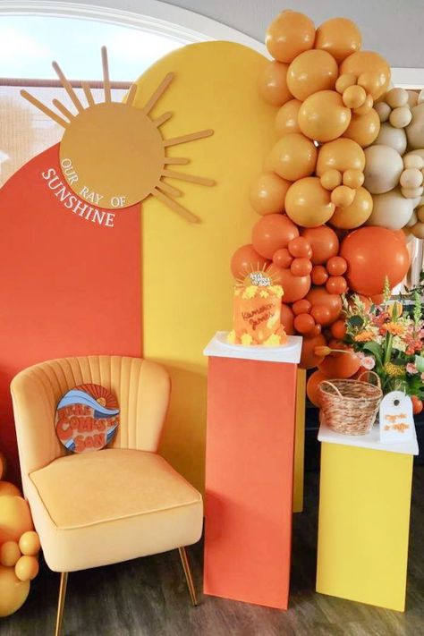 Sunshine Backdrop Party Ideas, Sunshine Backdrop Ideas, Sunshine Birthday Theme Decor, Yellow Themed Baby Shower Ideas, Sunshine Baby Shower Centerpieces, Hello Sunshine Baby Shower Theme, A Ray Of Sunshine Baby Shower Ideas, Summer Time Baby Shower Ideas, Our Little Ray Of Sunshine Baby Shower Theme