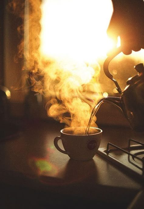 Sunrise Coffee, Coffee Photography, Cinematic Photography, Morning Light, 인물 사진, Slow Living, Coffee Time, Light And Shadow, Cappuccino