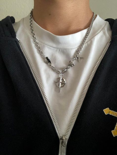 Y2k Chains Men, Men Necklace Outfit, Men Accessories Aesthetic, Star Boy Aesthetic, Starboy Fits, Jewelry Boys, Chained Necklace, Mens Silver Chain Necklace, Streetwear Jewelry