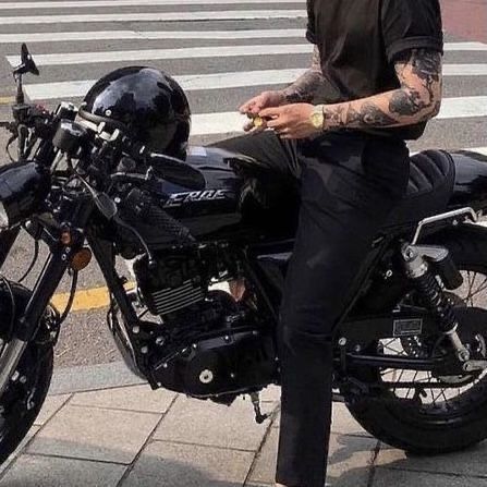 Image Moto, Motorcycle Aesthetic, Biker Aesthetic, Motorcycle Men, Biker Boys, Biker Love, Biker Men, Bad Boy Aesthetic, The Perfect Guy