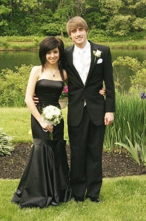 Emo Dress Outfit, Emo Wedding Dresses, Alternative Prom Dress, Mall Goth Fashion, Evelyn Core, Emo Prom, Punk Prom, Emo Wedding, 2000s Prom Dress