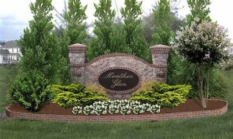 Landscape sign idea Neighborhood Entrance, Front Entry Landscaping, Landscaping Entrance, Entrance Landscape, Subdivision Entrance, Entry Landscaping, Front Entrance Ideas, Neighborhood Signs, Entrance Landscaping