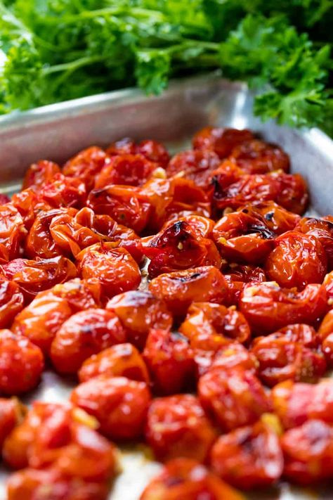 Small Tomato Recipes, How To Roast Cherry Tomatoes In The Oven, Roasting Cherry Tomatoes, Stir Fry Ideas, Fry Ideas, Tomatoes And Eggs, Roasted Tomato Recipes, Oven Roasted Cherry Tomatoes, Roasted Grape Tomatoes