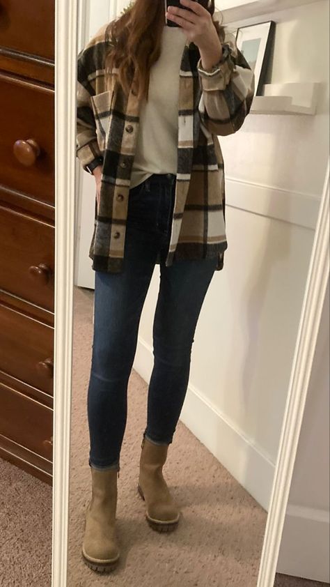 Cute Fall Outfits Shacket, Flannel And Chelsea Boots, Beige Top Outfit Winter, Fall Outfits Plaid Jacket, Womens Flannel Shacket Outfit, Cute Outfits With Shackets, Cream Plaid Shirt Outfit, Shacket Outfits Fall, Sweater Flannel Outfit