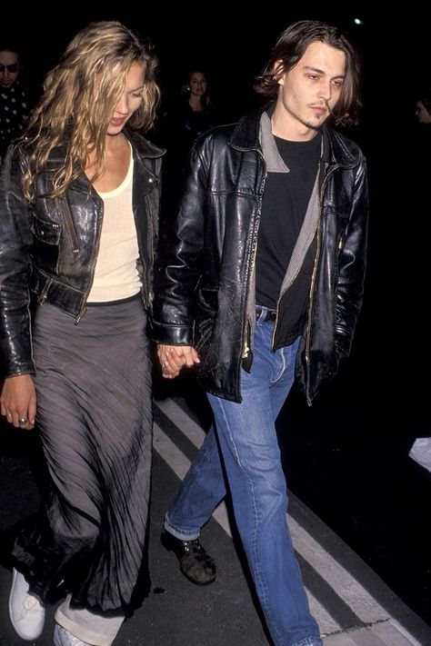 Style file: Kate Moss in the Nineties - Page 3 | Vogue | Vogue Paris Kate Moss Outfit, 90s Street Style, Stylish Couples, Kate Moss 90s, جوني ديب, Looks Kate Middleton, Kate Moss Style, Outfit Elegantes, Look Grunge