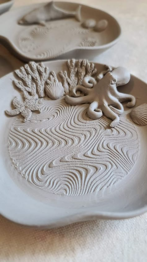 Ceramics Stamp Ideas, Cute Things To Make In Ceramics, Ceramic Art Animals, Clay Slabs Ideas, Pottery Inspiration Aesthetic, Clay Pattern Ideas, Ceramic Nature Ideas, Ceramics Ideas Sculpture, Ceramic Art Pieces