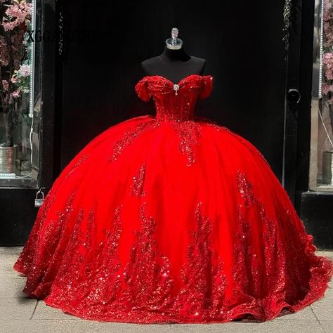 Qenseñera Dress, Qenseñera Ideas, Moda2000 Quince Dresses, Dama Dresses For Quince, Cute Quinceanera Dresses, Red Sweet 16 Dresses, Different Prom Dresses, Red Quince Dress, Red Quinceanera Ideas