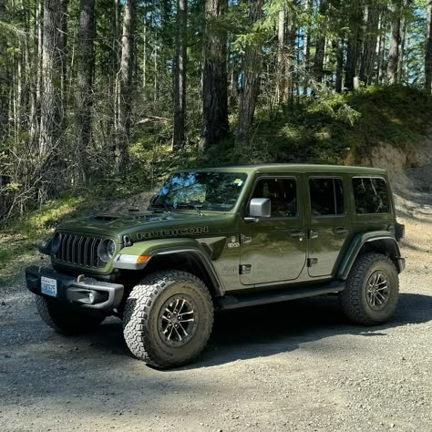 Dark Green Jeep Wrangler, Off Road Cars 4x4, Inside Jeep Wrangler, Cool Jeeps Wrangler, Open Jeep, Carros Jeep, Green Jeep Wrangler, Jeep Design, Best Jeep Wrangler