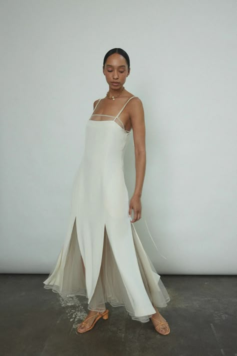 Layered Midi Dress, Casual Wedding Gown, Back Of Dress Ideas, Silk Crepe Fabric, Silk Organza Dress, Slip Dress Outfit, Wedding Guest Outfit Ideas, Linen Summer Dress, Multi Way Dress