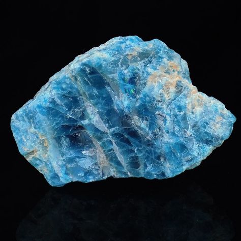 Apatite (Blue) Crystal Cabinets, Apatite Stone, Gems Crystals, Blue Apatite, Minerals And Gemstones, Green Crystals, Crystals Minerals, Mineral Specimen, Jewelry Patterns