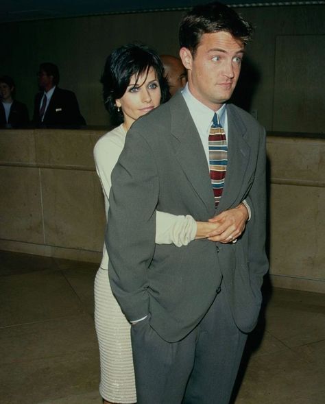 90s perspective on Instagram: “Courteney Cox and Matthew Perry, 1997” Monica Chandler, Chandler Friends, Friends Best Moments, Monica And Chandler, Friends Scenes, Courtney Cox, Friends Cast, Friends Tv Series, Friends Moments