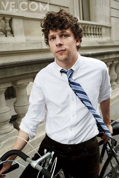 Jesse Eisenberg...Dark curly haired, geeky jewish men are my ... Jessie Eisenberg, Nerdy Guys, Jesse Eisenberg, Jewish Men, Shia Labeouf, Logan Lerman, The Social Network, Nerd Love, Mark Zuckerberg