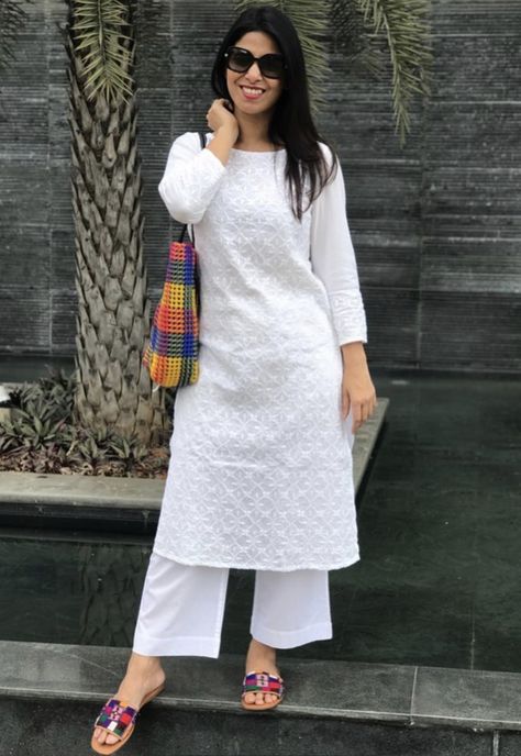 Simple White Kurti Designs, White Chicken Suit Designs, White Kurti Designs With Jeans, White Kurti Designs, Court Attire, White Salwar, White Kurti, Kurti Pattern, Kalamkari Dresses