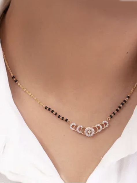 Black Beads With Gold Chain, Blackbeads Mangalsutra Simple, Sort Mangalsutra Designs, Black Beads Diamond Mangalsutra, Black Beads Collection Gold, Black Beads Simple Designs, Black Beads Diamond Pendant, Mangalsutra Pendal Designs Gold, Blackbeeds Chain Short