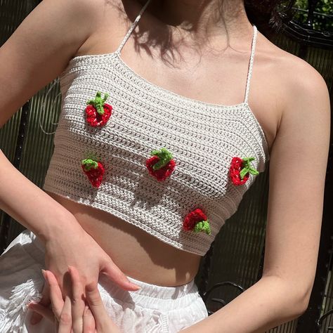 Crochet Outfit Ideas, Strawberry Crochet, Knit Bralette, Crochet Outfit, Fashion Corset, Crochet Strawberry, Crochet Fruit, Strawberry Patch, Crochet Flower Tutorial