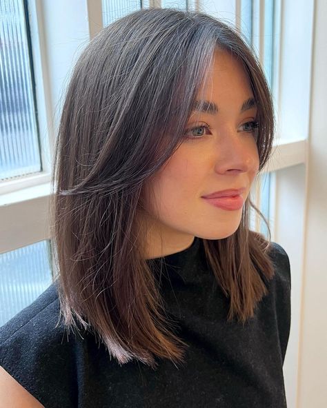 These Medium-Length Haircuts And Styles Are #HairGoals Bob Lung, Haircuts For Medium Length Hair, Shoulder Length Hair Cuts, Hair 2024, Haircuts For Medium Hair, Haircuts Straight Hair, Penteado Cabelo Curto, Medium Hair Cuts, Shoulder Length Hair