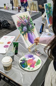 Art Events Ideas, Art Workshop Ideas For Adults, Painting With Friends Ideas, Painting Workshop Ideas, Sip And Paint Decorating Ideas, Group Canvas Painting Ideas, Painting Ideas Friends, Painting Ideas For Friends, Creative Gift Ideas For Friends