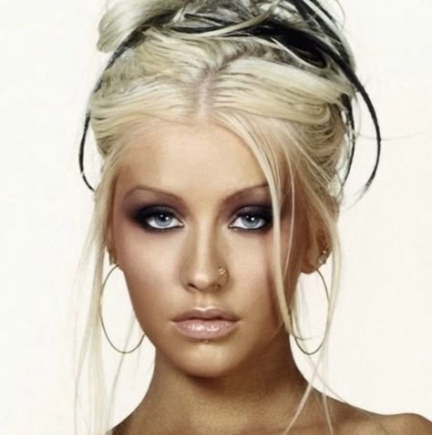 Christina Aguilera 2000s, Y2k Makeup Looks, 2000s Makeup Looks, Y2k Makeup, 90s Makeup, Black Makeup, Trashy Y2k, Christina Aguilera, Staten Island