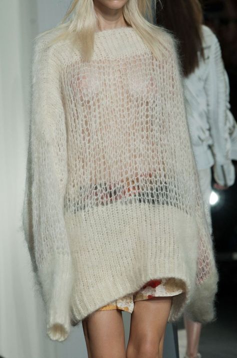 Pull Mohair, Knitwear Inspiration, Fashion Week Spring 2014, Knitwear Fashion, Knitwear Design, Knit Outfit, Knit Fashion, Mode Inspiration, Knitting Inspiration