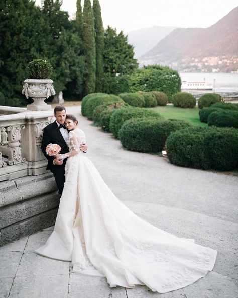 2 In 1 Wedding Dress, Wedding Portrait Poses, Lake Como Wedding, European Wedding, Occasion Dresses Wedding, Wedding Session, Traditional Bride, Wedding Photos Poses, Wedding Pins