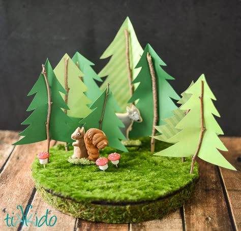 Diy Cake Pop Stand, Enchanted Forest Birthday Party, Diy Cake Pops, Forest Crafts, Enchanted Forest Birthday, Mossy Forest, Animal Cracker, Forest Birthday Party, Cookie Display