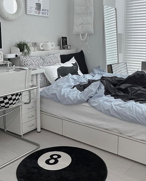 White And Dark Blue Bedroom, Bed Ideas Aesthetic, Acubi Room, Black And White Room, The Bed, Black White Rooms, Black White Bedrooms, White Room Decor, Dekorasi Kamar Tidur