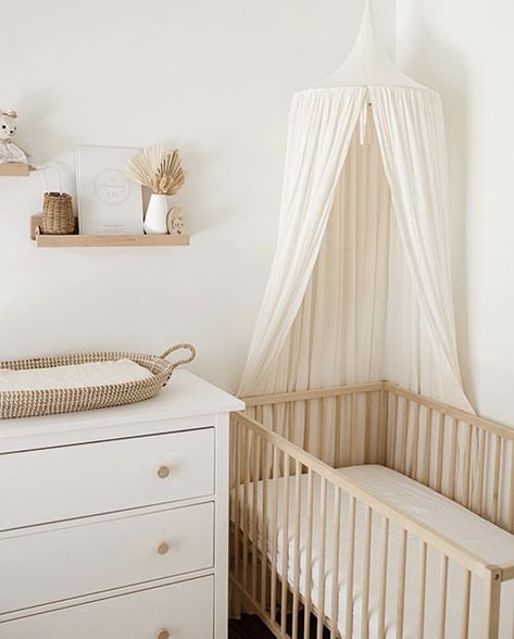 Nursery Minimalist, Canopy Nursery, Baby Crib Canopy, Cream Nursery, Small Baby Room, Neutral Kids Room, Baby Nursery Inspiration, Baby Room Neutral, Crib Canopy