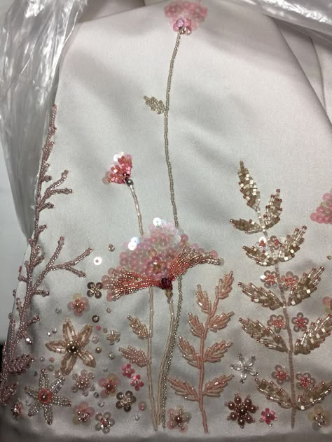 Bead Work On Fabric, Bead Embroidery Dress, Beaded Abaya, Beaded Embroidery Dress, Abaya Embroidery, Detail Couture, Embroidery Fashion Detail, Hand Beaded Embroidery, Beadwork Embroidery