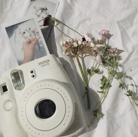 fuji film White Polaroid Camera, Mini 11 Instant Camera, Fujifilm Instax Mini 11, Instax Mini 11, Instax Mini 12, Accessories Video, Fuji Film, Instax Film, Instax Camera