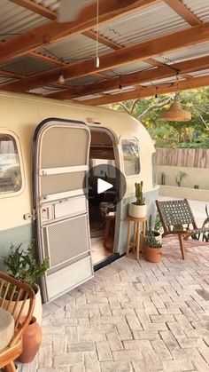 Camper Airbnb, Beach Tiny House, Casita Travel Trailers, Building A Wooden House, Tiny Beach House, Camper Vintage, Airstream Campers, Tiny House Camper, Old Campers