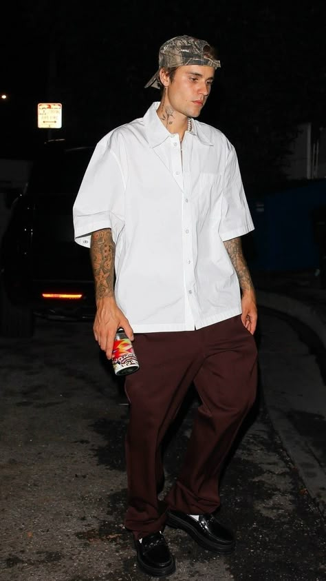 Justin Bieber Summer Outfits, Baggy Jeans Style, Justin Bieber 2018, Mens Streetwear Outfits, Justin Bieber Outfits, Celebrity Inspired Outfits, Outfit Male, Justin And Hailey Bieber, Justin And Hailey