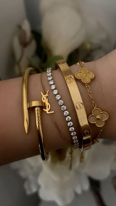 Xoxo Jewelry, Wrist Jewelry, Luxe Jewelry, Jewelry Accessories Ideas, Dope Jewelry, Jewelry Fashion Trends, Girly Accessories, Classy Jewelry, Trik Fotografi