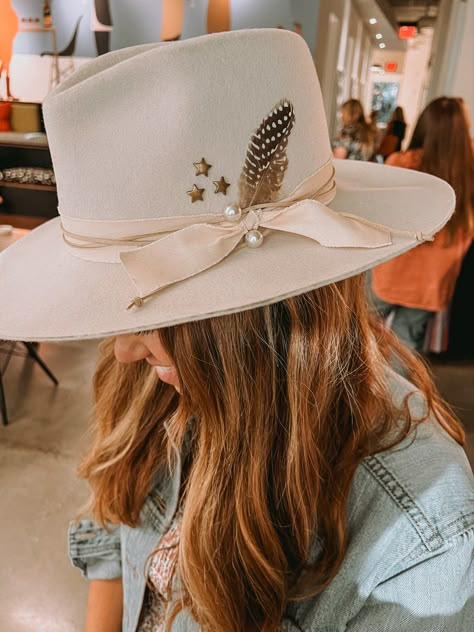 Brim&BowCo. is a mobile custom hat bar located in the Central Valley of CA. Southern Hats For Women, Broach On Hat, Cowgirl Hat Custom, Decorating Hats For Women, How To Decorate Wide Brim Hat, Womens Custom Cowboy Hats, Boho Hat Design Ideas, Diy Hat Decoration, Brim Hat Designs