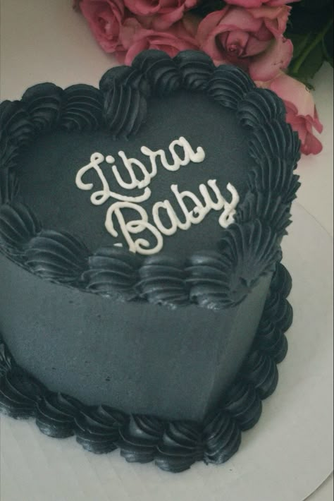 black Libra heart cake Birthday Cake Gemini, Black Heart Cake, Gemini Szn, Libra Szn, Heart Shape Cake, Sweet 16 Party Themes, Heart Birthday Cake, 16th Birthday Outfit, Birthday Snacks