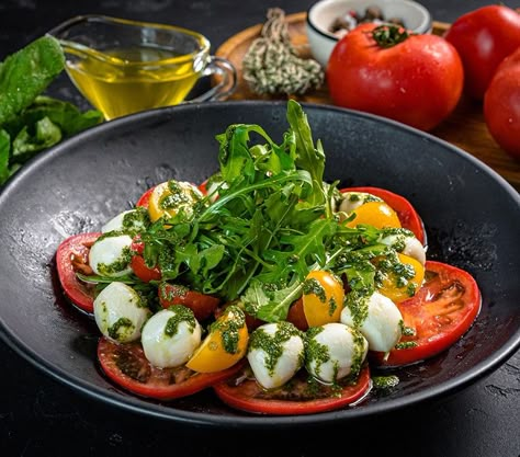 Burrata Plating, Fine Dining Salad Recipes, Salad Plating Presentation, Salad Plating, Food Presentation Plates, Gourmet Food Plating, Gourmet Salad, Christmas Meals, Festive Recipes