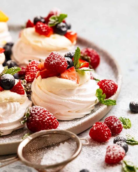 Individual Pavlova, Pavlova Toppings, Pavlova Wreath, Christmas Pavlova, Mini Pavlovas, Pavlova Dessert, Mini Pavlova, Pavlova Recipe, Recipetin Eats