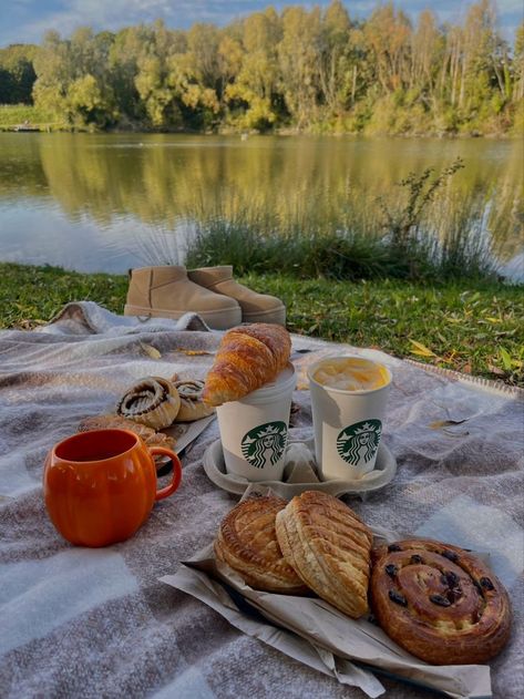 autumn picnic, fall picnic, psl, cinnamon rolls, fall date Fall Aesthetic Picnic, Autumn Picnic Aesthetic, Autumn Picnic Food, Fall Activities With Friends, Fall Picnic Date, Fall Picnic Food Ideas, October Picnic, Fall Picnic Aesthetic, Fall Picnic Ideas