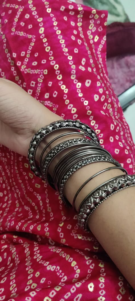 Desi Fake Story, Indian Bangles Aesthetic, Bangles Snap, Bangles Aesthetic, Desi Poses, Fake Photo Sick, November Outfits, Desi Vibes, Desi Love